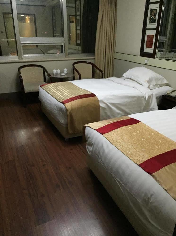 Jinan Yuquan Simpson Hotel Экстерьер фото