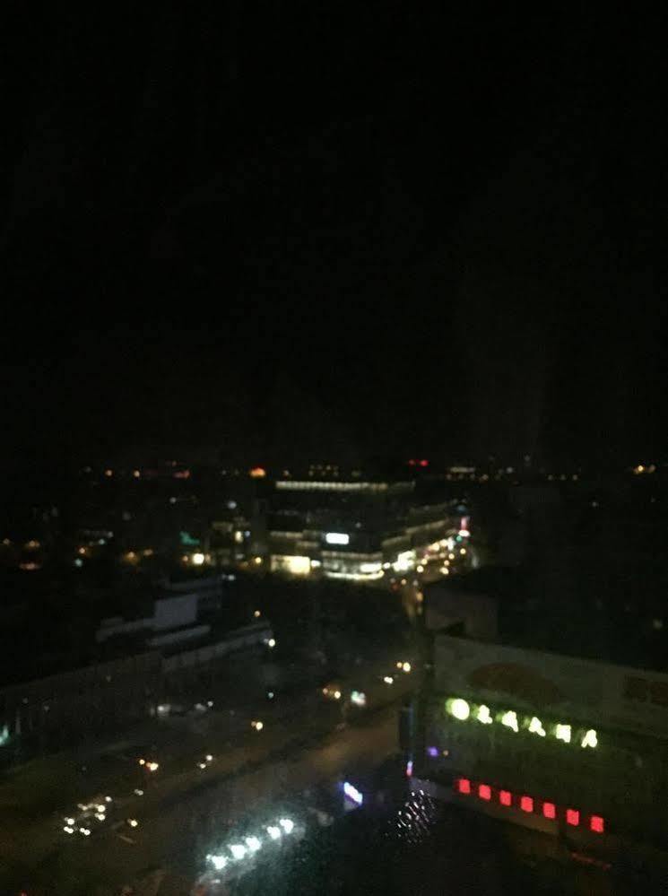 Jinan Yuquan Simpson Hotel Экстерьер фото